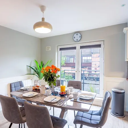 Eve's Townhouse كليفدين