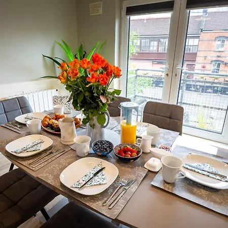 Eve's Townhouse كليفدين